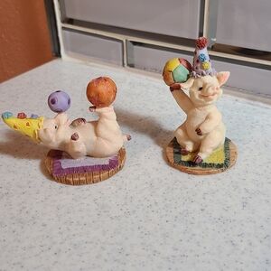 2 little Party Pigs Knick knacks
